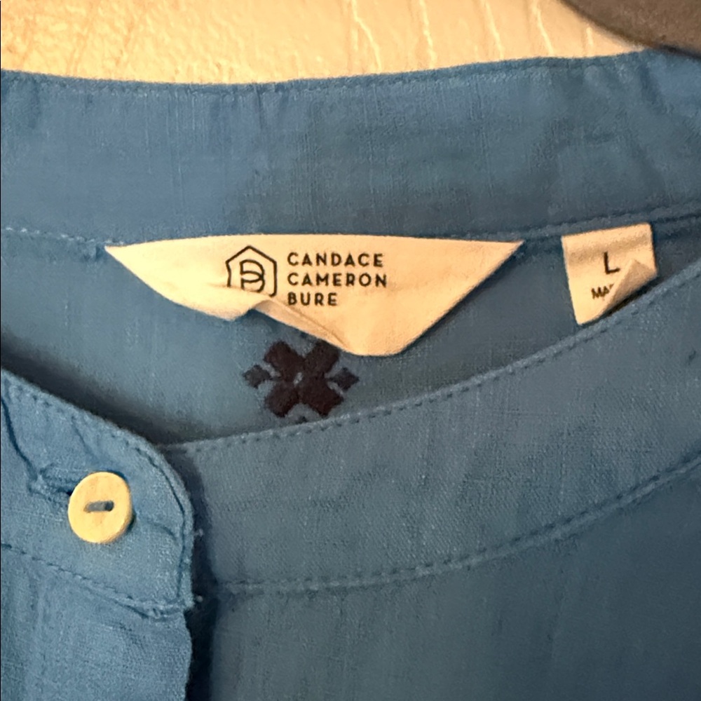 Candace Cameron Bure Blue & White Embroidered Button-Down Shirts - Picture 2 of 4